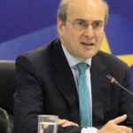 Ο βουλευτής που ψάχνει ευκαιρία να βγάλει φωτογραφία με τον Τσίπρα και ο υπουργός που καθυστέρησε να πάει στο υπουργικό