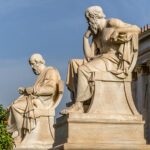 Σε κλίμα οδύνης η κηδεία του 14χρονου Άγγελου που έπεσε από τις κερκίδες γηπέδου στο Ναύπλιο – Τραγικές φιγούρες οι γονείς του