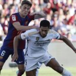 Πανσερραϊκός – ΑΕΚ: Ο VAR κάλεσε τον διαιτητή και αυτός υπέδειξε πέναλτι υπέρ των γπεδούχων