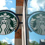 Αποχώρησε ο Μητσοτάκης από την Ολομέλεια της Βουλής όταν ανέβηκε ο Νίκος Παππάς στο βήμα κι εκείνος δεν έκρυψε την ενόχλησή του