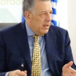 «Ήρθαν τα άγρια να διώξουν τα ήμερα» λέει ο Κώστας Ζαχαριάδης για την παραπομπή του στην Επιτροπή Δεοντολογίας από kasselistas