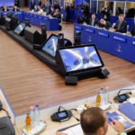 ΣΥΡΙΖΑ: Πλήθος κόσμου έξω από το έκτακτο συνέδριο – Τεταμένη η ατμόσφαιρα