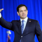 Με το βλέμμα στο 2025 η μάχη για την ανάσχεση της ακρίβειας