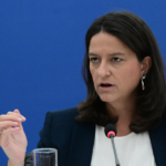 Αργίες: Πότε πέφτουν Χριστούγεννα, Πρωτοχρονιά, Καθαρά Δευτέρα – Όλα τα τριήμερα του 2025