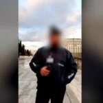 Επικό ξέσπασμα: Σαν σπρίντερ έτρεξε ο Μουκουντί στην αγκαλιά του Αλμέιδα, ένα κουβάρι παίκτες και προπονητής μετά το 1-0 της ΑΕΚ επί του Άρη