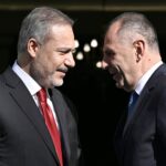 Όχημα έπιασε φωτιά εν κινήσει στην Κατεχάκη