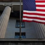 ΓΕΕΘΑ: Άλμα του στρατηγού Χούπη από Σινούκ με αλεξίπτωτο