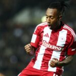 Νίκαια: Λεωφορείο συγκρούστηκε με ΙΧ – Τραυματίστηκε ο οδηγός