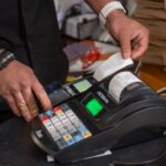 Γιάννης Μπουτάρης: Η ζωή του αντισυμβατικού πρώην δημάρχου Θεσσαλονίκης και η αγάπη για το κρασί – «Το έζησα, το χόρτασα… Αντίο!»