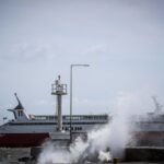 Απίστευτο τροχαίο στο κέντρο του Βόλου – Αυτοκίνητο αναποδογύρισε στη μέση του δρόμου