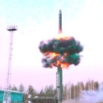 Νάπολι: Οι Κόντε, Ντι Λορέντσο και Ντι Λαουρέντις τίμησαν τη μνήμη του Μαραντόνα, πηγαίνοντας λουλούδια στο υπαίθριο μουσείο του