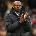 Ολυμπιακός: Η σύντροφος του Ροντινέι πίνει το ρόφημα πρωτεΐνης της με μπουκάλι, που έχει φωτογραφία του Βραζιλιάνου