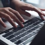 Άκης Σκέρτσος κατά ΠΑΣΟΚ και ΣΥΡΙΖΑ: «Καμώνονται τα “πράσινα” κόμματα αλλά στην πραγματικότητα πουλάνε “πράσινα άλογα”»