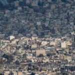 «Ποτάμι» η Ποσειδώνος από την ολονύκτια βροχόπτωση – Έντονη δυσοσμία στην περιοχή από πιθανή υπερχείλιση λυμάτων