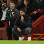 Μαζί με τον γιο του άκουσε τα πρωτοχρονιάτικα κάλαντα, αλλά και μαντινάδες ο Νίκος Ανδρουλάκης