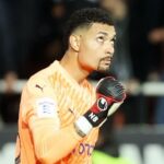 Καλύβια: Έφοδος της ΕΛ.ΑΣ. σε πολυτελή βίλα, όπου γινόταν πάρτυ με ναρκωτικά – Εμπλέκονται και αστυνομικοί