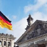 Φωταγωγήθηκε το χριστουγεννιάτικο δέντρο στην πλατεία Αριστοτέλους στη Θεσσαλονίκη