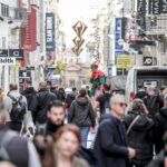 Αλλάζει ο καιρός: Υποχωρεί η κακοκαιρία, ανεβαίνει η θερμοκρασία – «Ποδαρικό» με λιακάδα για το 2025