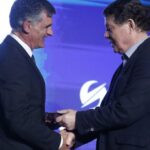 Βραβεία ΠΣΑΠΠ 2024: Ο Γιοβάνοβιτς βράβευσε τον Ρεχάγκελ για τη συμπλήρωση 20 χρόνων από τον άθλο της Πορτογαλίας