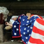 DW: Οι εθνολαϊκιστές στη Βρετανία ανεβαίνουν, ο Φάρατζ καμαρώνει