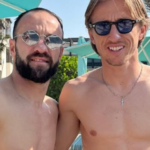 Μια παραμονή Χριστουγέννων στο Τόπαλτι της Θεσσαλονίκης: Όλοι σχεδόν σταυροκοπιούνταν, κάτι μωρά έκλαιγαν, κάποιοι σε μιαν άκρη τραγουδούσαν τον Εθνικό Ύμνο