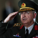 ΠΑΟΚ – ΑΕΚ: Ο διαιτητής απέβαλε τον άμεσο συνεργάτη του Αλμέιδα, Ντάνιελ Βέγκα