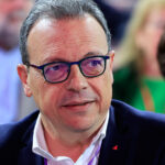 Οι Κυριακές που θα παραμείνουν ανοιχτά τα καταστήματα τον Ιανουάριο – Πότε ξεκινούν οι εκπτώσεις