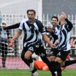 «Δεν μπορούσε να σταθεί, ήταν εμφανώς πιωμένος» – Τι λέει η γυναίκα που πρόσεχε την 6χρονη που παράτησε ο πατέρας της στο θέατρο