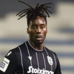 Αθήνα: Φωτιά τώρα σε εγκαταλελειμμένο κτίριο στα Εξάρχεια – Κλειστή η Ιπποκράτους