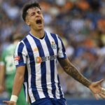 Ιστορική στιγμή: Ο διαιτητής του Τότεναμ-Λίβερπουλ ανακοίνωσε από τα μεγάφωνα του γηπέδου την απόφαση του VAR να ακυρώσει το γκολ του Σολάνκε