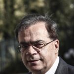 Στη Λεωφόρο η σορός του Μίμη Δομάζου πριν το λαϊκό προσκύνημα στη Μητρόπολη Αθηνών