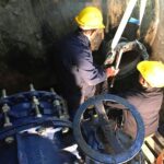 Απίστευτο τροχαίο στην Ηλιούπολη: Τζιπ αναποδογύρισε μετά από σύγκρουση – Περαστικοί απεγκλώβισαν τη μητέρα και το παιδί της