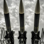 Απίστευτο τροχαίο στην Ηλιούπολη: Τζιπ αναποδογύρισε μετά από σύγκρουση – Περαστικοί απεγκλώβισαν τη μητέρα και το παιδί της