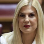 «Πνίγηκε» η Πάρος από ισχυρές καταιγίδες – Χείμαρροι παρέσυραν αυτοκίνητα, απαγόρευση άσκοπων μετακινήσεων