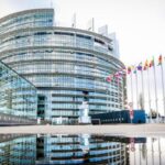 Δασμοί Τραμπ: Κλιμακώνονται τα αντίποινα – Οι επιπτώσεις και οι κίνδυνοι