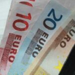 Σοκαριστικές εικόνες από το τροχαίο στο Περιστέρι: Σμπαράλια το ταξί – Βίντεο με τον απεγκλωβισμό τραυματιών