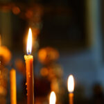 Η υπόκλιση του Κυριάκου Μητσοτάκη στα ονόματα των 57 θυμάτων των Τεμπών