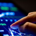 Ο εικαστικός Χριστόφορος Κατσαδιώτης απαντά για τον βανδαλισμό: «Δεν είναι κανείς υποχρεωμένος να συμφωνήσει μαζί μου»