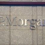 Έρχονται ταχύτερες μειώσεις επιτοκίων – Επιπτώσεις και στην Ελλάδα από τους δασμούς Τραμπ