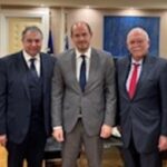 Κίνα: Θα απαντήσουμε με αποφασιστικά και ισχυρά αντίμετρα στους αμερικανικούς δασμούς