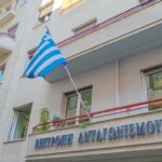 Σοκαριστικές εικόνες μετά το τροχαίο στην Πέτρου Ράλλη – Βίντεο μετά την πτώση του φορτηγού στη Θηβών