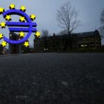 Νέα βέλη Τραμπ κατά Πούτιν: «Παίζει με τη φωτιά»