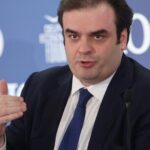 Φωτιά στην Καλλιθέα: Εγκλωβίστηκε ηλικιωμένος στο μπαλκόνι – Φώναζε ότι θα πηδήξει