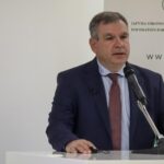 Φίδι εισέβαλε σε κουρείο στη Θεσσαλονίκη: Δείτε το βίντεο