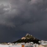 Ανοικτή γραμμή Μαξίμου – Καραμανλή, το βραχυκύκλωμα της αντιπολίτευσης και οι εισπράξεις από το Ελληνικό