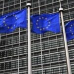 Κομισιόν: Νέα απόφαση με πιο λεπτομερή εξήγηση για SMS με Pfizer – Υψίστης σημασίας η διαφάνεια για Λάιεν