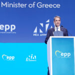 Μεσοπρόθεσμο: Η μεγάλη υπέρβαση εσόδων, τα ισχυρά πλεονάσματα και το «μήνυμα» για επιπλέον μέτρα στήριξης