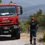 Θρήνος στην κηδεία του 43χρονου Σπύρου που βρέθηκε κρεμασμένος στην αποθήκη του σπιτιού του – Υποβασταζόμενη η σύζυγός του