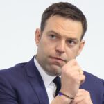 Το ενιαίο ψηφοδέλτιο της Κεντροαριστεράς βρίσκει εκφραστή ενώ ο ΣΥΡΙΖΑ καταρρέει – Τι γύρευε ο Βελόπουλος στο Άγιο Όρος;