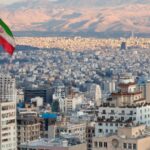 Αλεπού έψαχνε τροφή ανάμεσα σε ξαπλώστες σε παραλία της Εύβοιας – Δείτε βίντεο